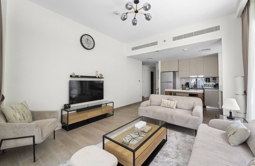 Dubai Apartment | Stylish 2BR | Creek Grove | Near Downtown
