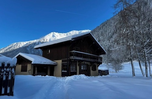 Chamonix-Mont-Blanc Ski Chalet | Stylish Chalet, Stunning Views of Mont Blanc, Hot Tub, Carport & large Garden