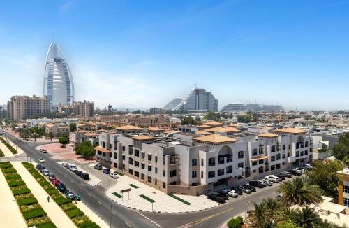 Umm Suqeim 3 Apartment | Stylish Fully-Equipped 1BD Unit in MJL Pool&Gym