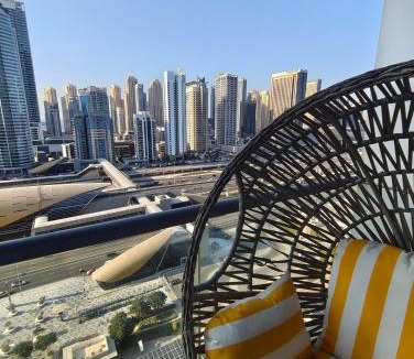 Jumeirah Lake Towers Apartment | Stylish JLT Apartment - Marina Skyline View - Next to Metro - Walk to Beach