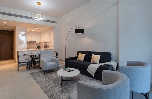 Al Safa Apartment | Stylish & Newly Furnished 2-Bedroom Canal Front Apartment with Maid’s Room – Canal Front 5