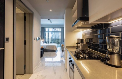 Downtown Dubai Apartment | Stylish Stay, Walk to Dubai Mall, Downtown