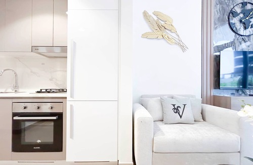 Nad Al Sheba Apartment | Stylish Studio Near Downtown Dubai and Business Bay