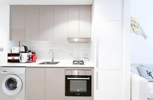 Nad Al Sheba Apartment | Stylish Studio Near Downtown Dubai and Business Bay