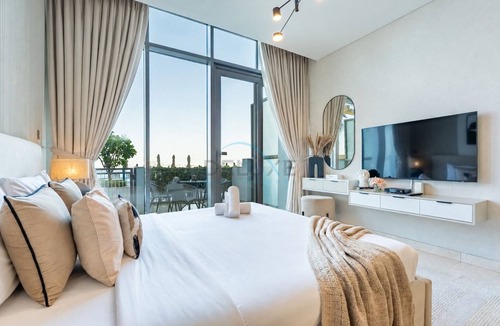 Dubai Maritime City Apartment | Stylish Studio with Sea Views and Direct Access to the Pool from Balcony