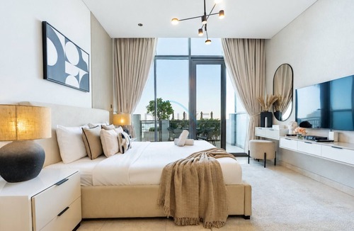 Dubai Maritime City Apartment | Stylish Studio with Sea Views and Direct Access to the Pool from Balcony