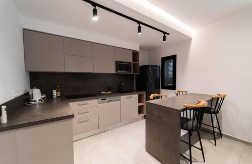 Les Berges du Lac Apartment | Sunset 205 Luxury 1bd with gym