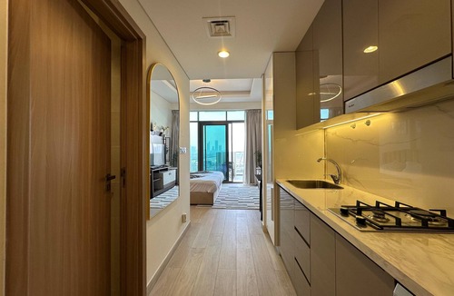 Jadaf Apartment | Sunset Haven - Chic Creek Studio