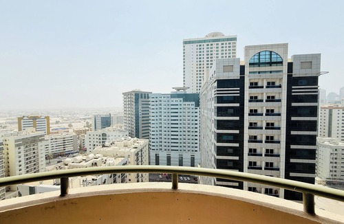 Al Majaz Apartment | TIDY Premium Hostel Male&Female LOWER BED Sharjah