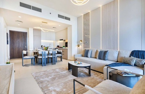 Dubai Sports City Apartment | Top Floor 2BR | Golf View | Vista Sports City