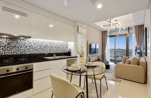 Sheikh Zayed Road Apartment | Tranquil 1Bedroom Living in Aykon Tower