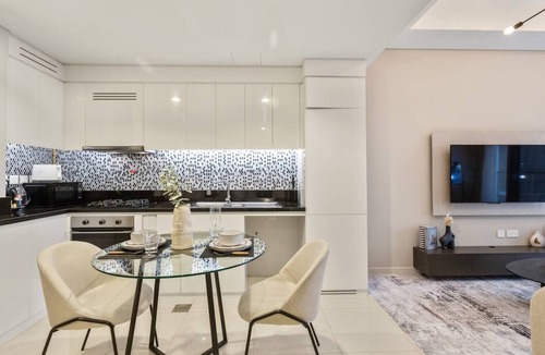 Sheikh Zayed Road Apartment | Tranquil 1Bedroom Living in Aykon Tower