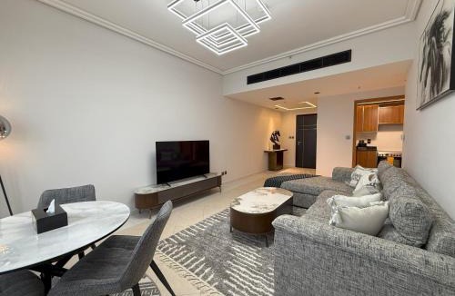 DIFC Apartment | Trinity Holiday Homes - Sheikh Zayed Road Right Next to Financial Center Metro Station Exit 1