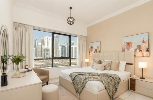 Jumeirah Lake Towers Apartment | Ultimate Stay - Modern 1BR with City View Rooftop Pool Access