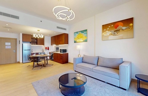 Dubai Apartment | Upgraded 1 Bedroom l Sea Views & Beach Access