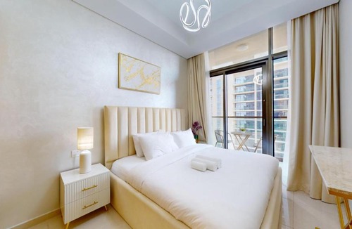 Sheikh Zayed Road Apartment | Vacationer Holiday Homes I Calm 1 Bed l Free Parking, Wi-Fi & Pool Access l Business Bay