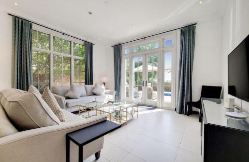 Dubai Villa | Vacationer Holiday Homes I Modern 3 Bed Villa I Private Pool I Luxury Retreat I Whispering Pines