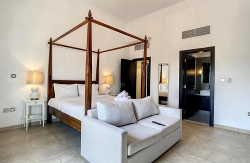 Dubai Villa | Vacationer Holiday Homes I Modern 3 Bed Villa I Private Pool I Luxury Retreat I Whispering Pines