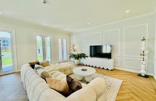 Dubai Villa | Venduras - Spacious 4-Bedroom Luxury Villa in La Mer, Dubai