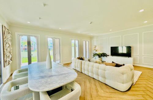 Dubai Villa | Venduras - Spacious 4-Bedroom Luxury Villa in La Mer, Dubai