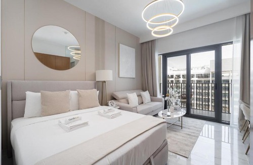 Dubai Apartment | Vibrant Room in Studio City - Azizi Beach Mirage