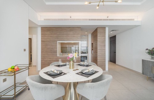 Jumeirah Lake Towers Apartment | Vogue Banyan Tree Residences luxury with Pool