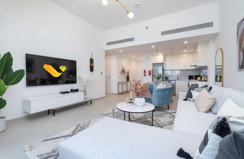 Umm Suqeim 3 Apartment | Vogue Vacation Homes, Madinat Jumeirah Living Rahaal Near Burj Al Arab One Bedroom Apartment with Balcony and Vibrant Community View, Access to all Amenities
