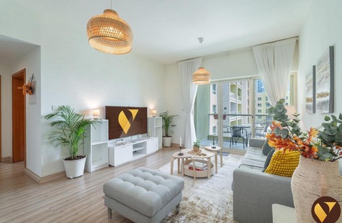The Greens Apartment | Vogue Vacation Homes, The Greens Al Alka near Mall of the Emirates, One Bedroom Apartment with Balcony and Vibrant community View, Access to all Amenities