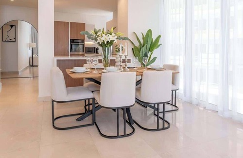 Dubai Maritime City Apartment | Waterfront Luxe Apt w/Sea Views & Pool Access
