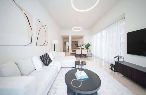 Dubai Maritime City Apartment | Waterfront Luxe Apt w/Sea Views & Pool Access