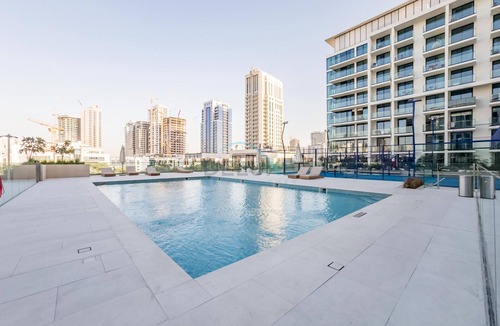 Jumeirah Village Circle Apartment | Well-Appointed Studio, Minutes from Circle Mall and Community Parks - Binghatti Phoenix, Jumeirah Village Circle