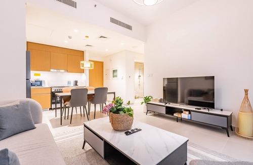 Dubai Apartment | Zen Oasis1BR Splendid Creek Side Retreat