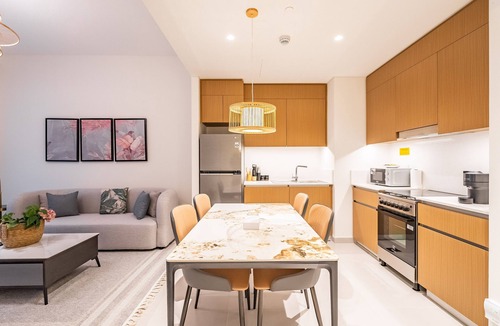 Dubai Apartment | Zen Oasis1BR Splendid Creek Side Retreat