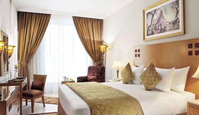 1BR City Apt | Mercure BH | Metro Facing, Pool + Gym | 2 Units