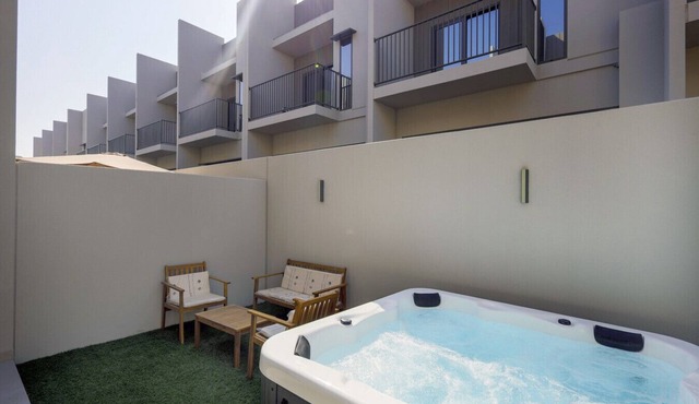 2 Bedroom Townhouse w/Private Jacuzzi at MAG Eye