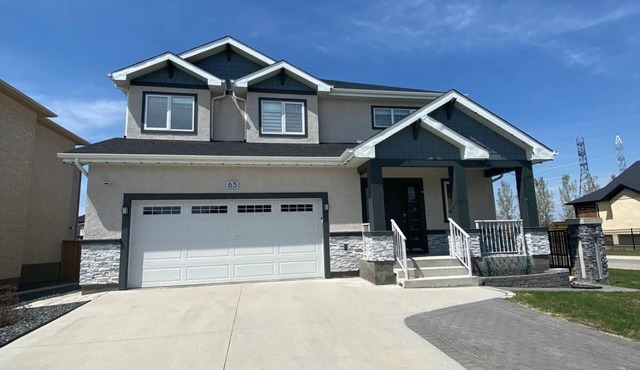3000 sq.ft 5 Beds , 4 bedrooms 3 Full Bath in Winnipeg