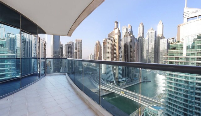 3BR with Marina Skyline Views, Near Mall & Metro