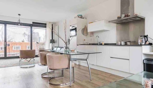 5 minutes from Central Station! Spacious and bright family apartment with roof terrace. in Amsterdam
