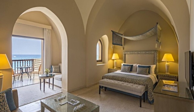 A Spacious Suite Room Near Snoopy Island - Perfect for Beach Adventures