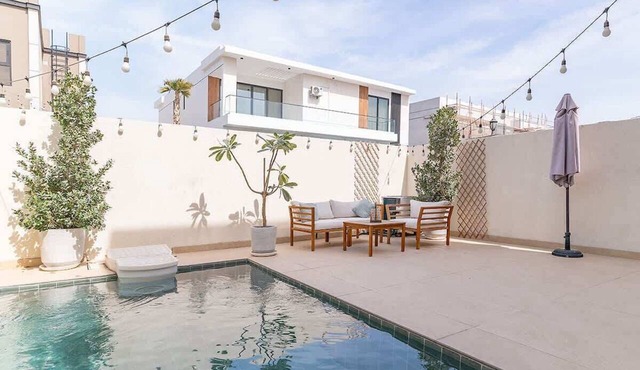 Al Furjan Villa WPrivate Pool & Gym Near Marina