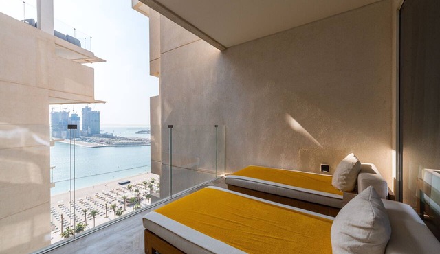 Astonishing 1BR Apt with Sea View