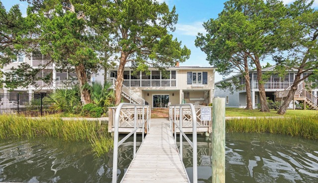 Beach House on Tidal Creek, Dock, Screen Porch, Easy Walk to Beach, Dog Friendly in Pawleys Island