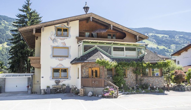 Beautiful apartment for 6 people with WIFI, TV, balcony and pets allowed in Mitterdorf