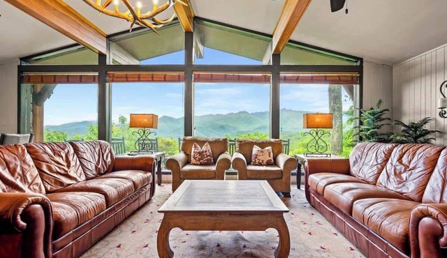 BEST view | pool table | hot tub | 3 King, 3 Queen in Gatlinburg