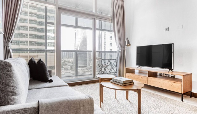 Blueground | JLT, pool, nr Dubai Marina