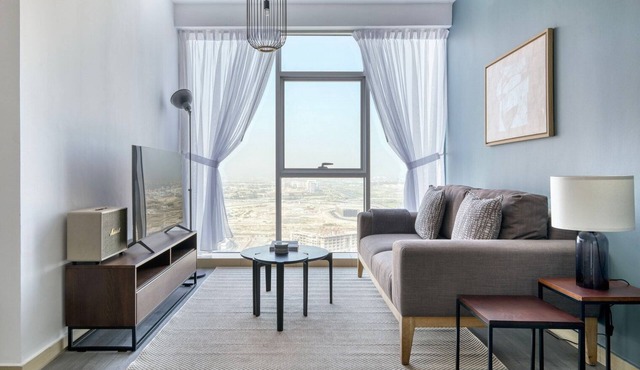 Blueground | JLT, pool, nr Dubai Marina