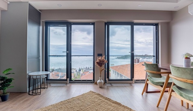 Bosphorus View 2BR Luxury Apartment - Parking & Elevator in İstanbul