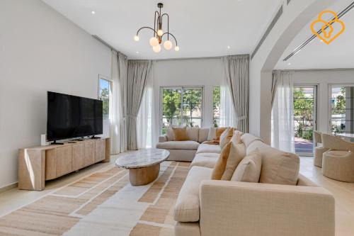Brand new Large Villa JVT Private Garden