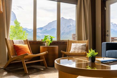 Breathtaking Luxury 3Bd Penthouse Pool and Hot Tub in Canmore