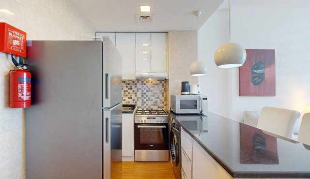 Bright and Spacious Studio in JVT l Free Pool,Gym
